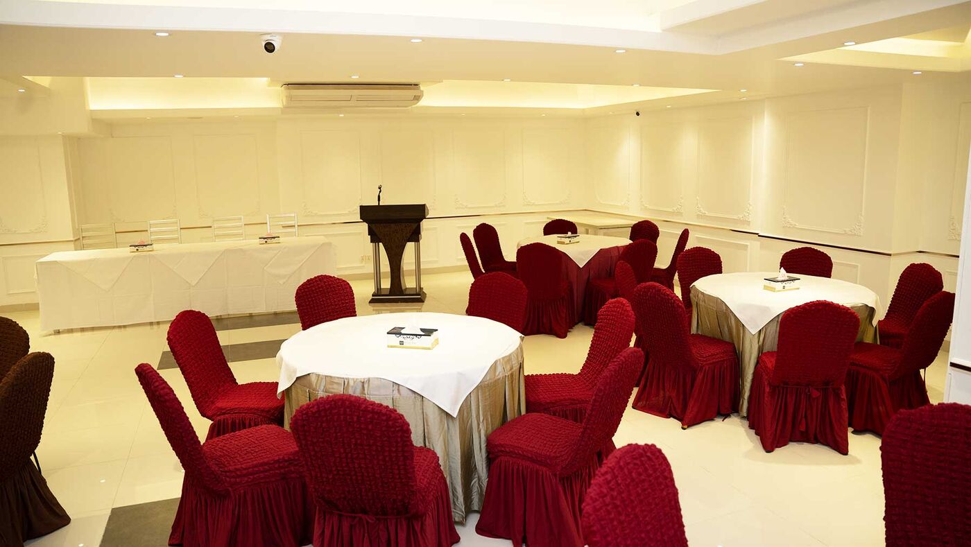 Dewan-E-Khaas hall dressed with round tables.